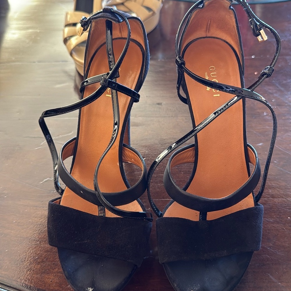 Gucci black suede and leather pumps